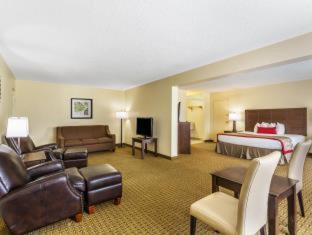 Ramada By Wyndham Houma Hotel Room photo